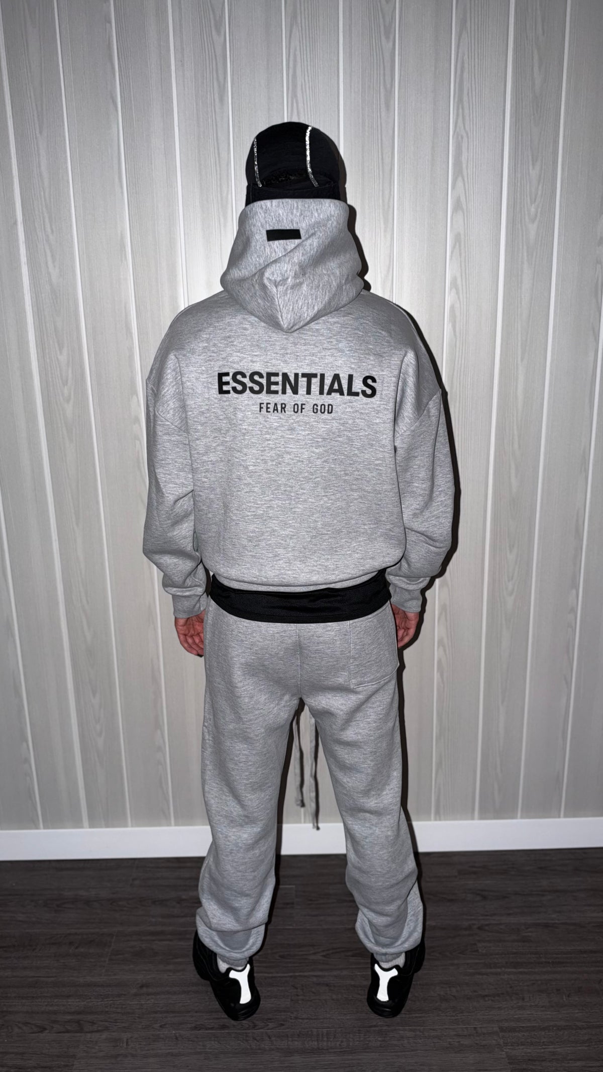 CONJUNTO ESSENTIALS GREY 🪙