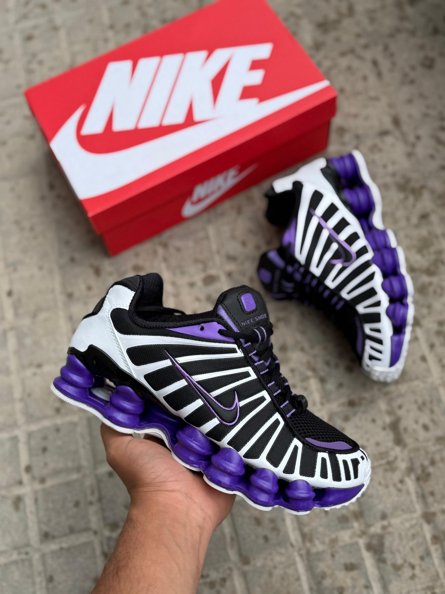 NIKE SHOX