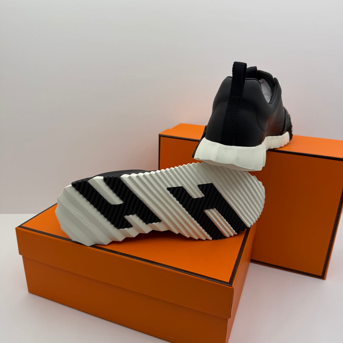 SNEAKER HERMES PRETO/BRANCO | MÁXIMA QUALIDADE 2026 ⚫️⚪️