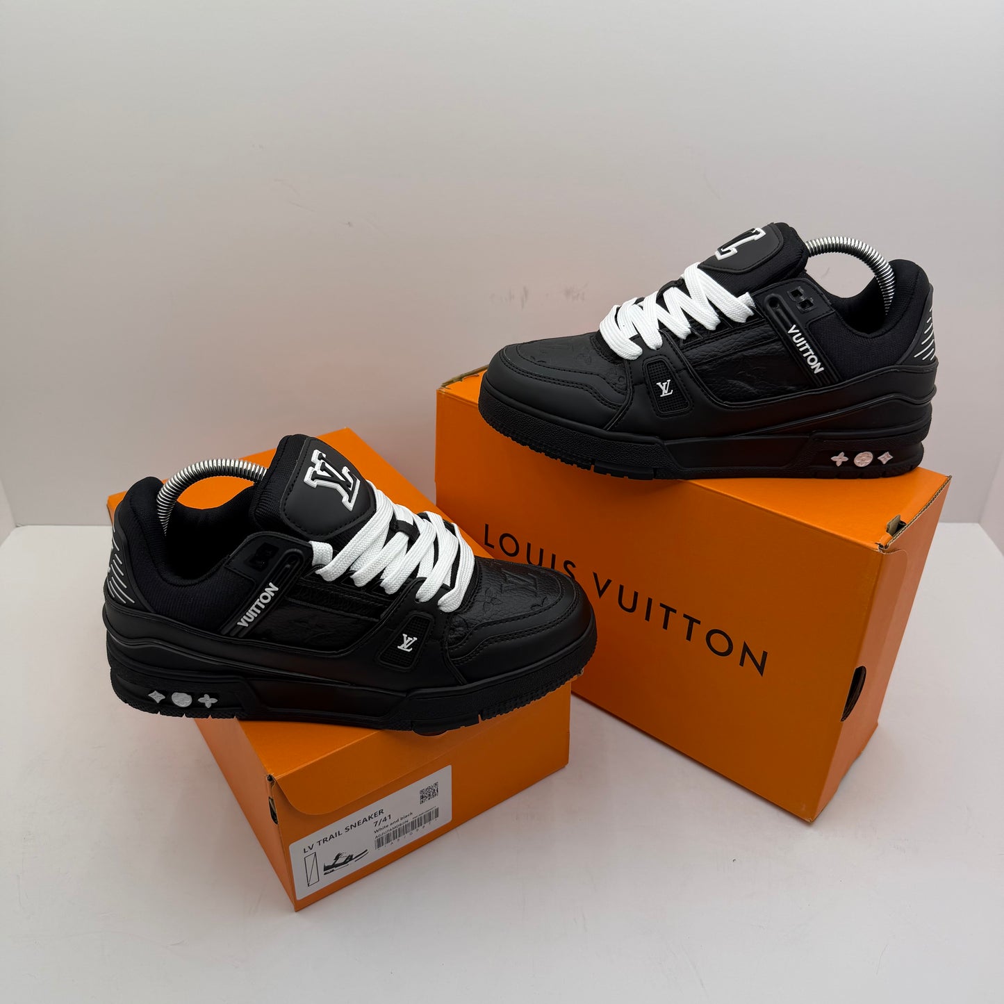 LV SKATE TRAINER BLACK