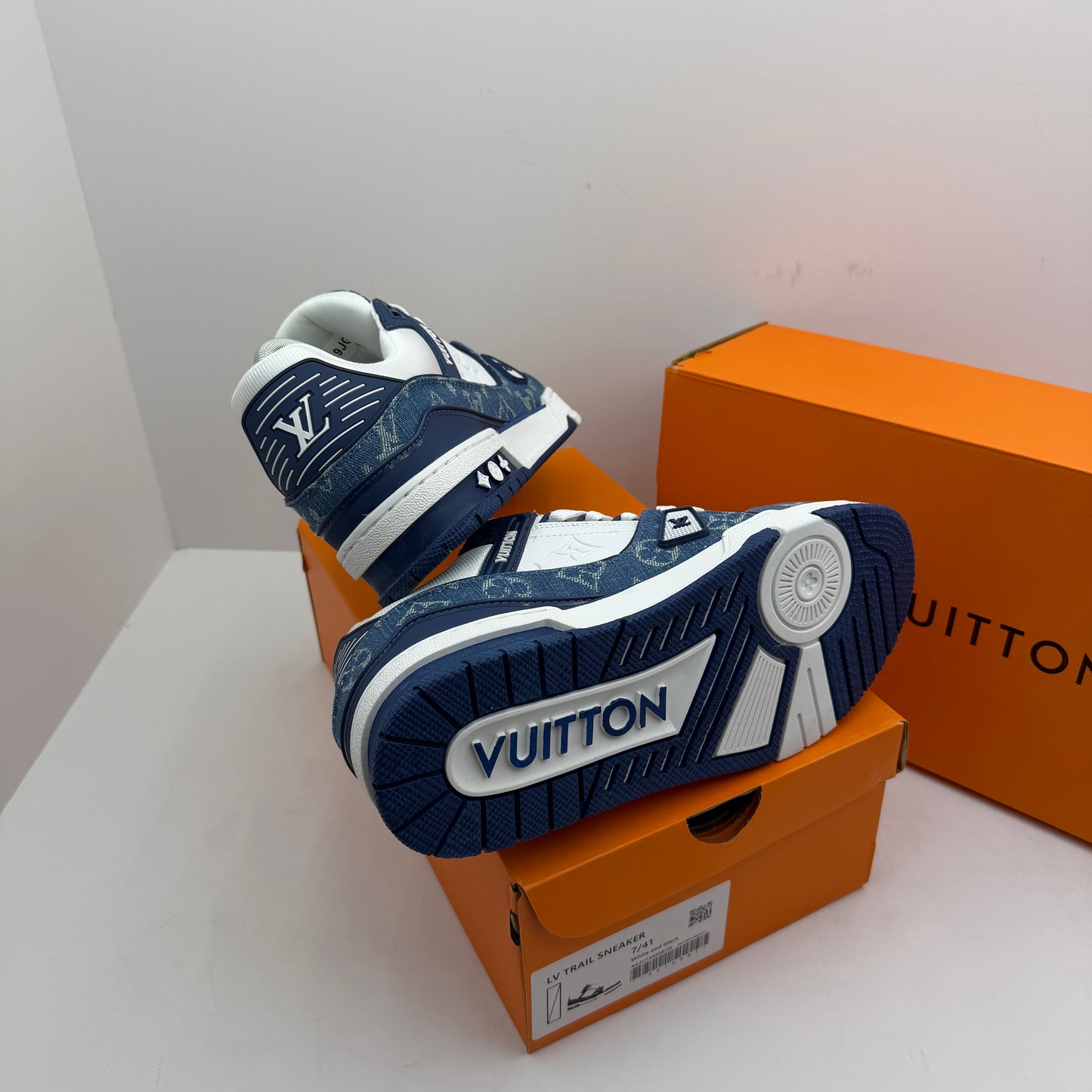 LV TRAINER BLUE&WHITE