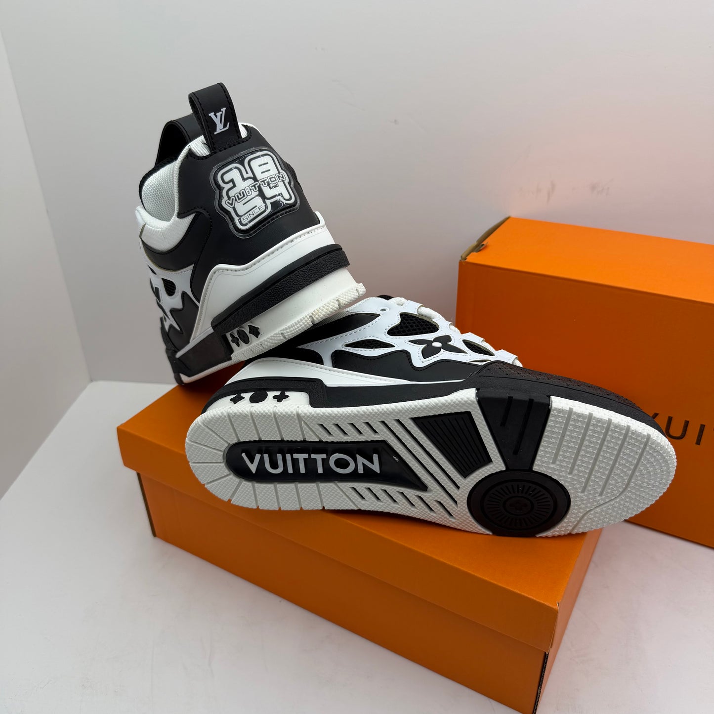 LV SKATE BLACK WHITE