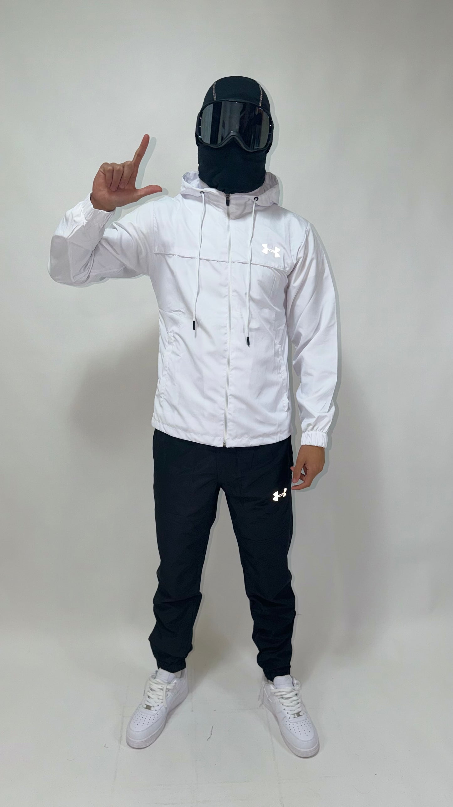 UNDER ARMOUR BLACK/WHITE 1