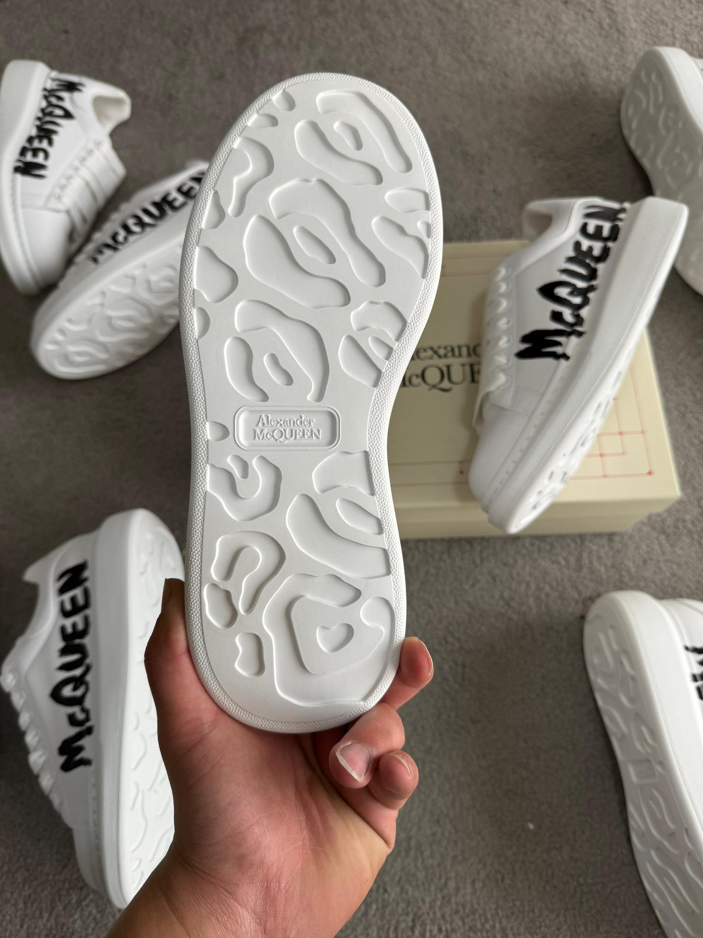 ALEXANDER MCQUEEN ⚫️⚪️