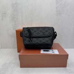 MALA A TIRACORPO LOUIS VUITTON 🔥 ALTA QUALIDADE G5 ✅ UNIDADES LIMITADAS ‼️ CORRE QUE VOAM ⚡️⚡️