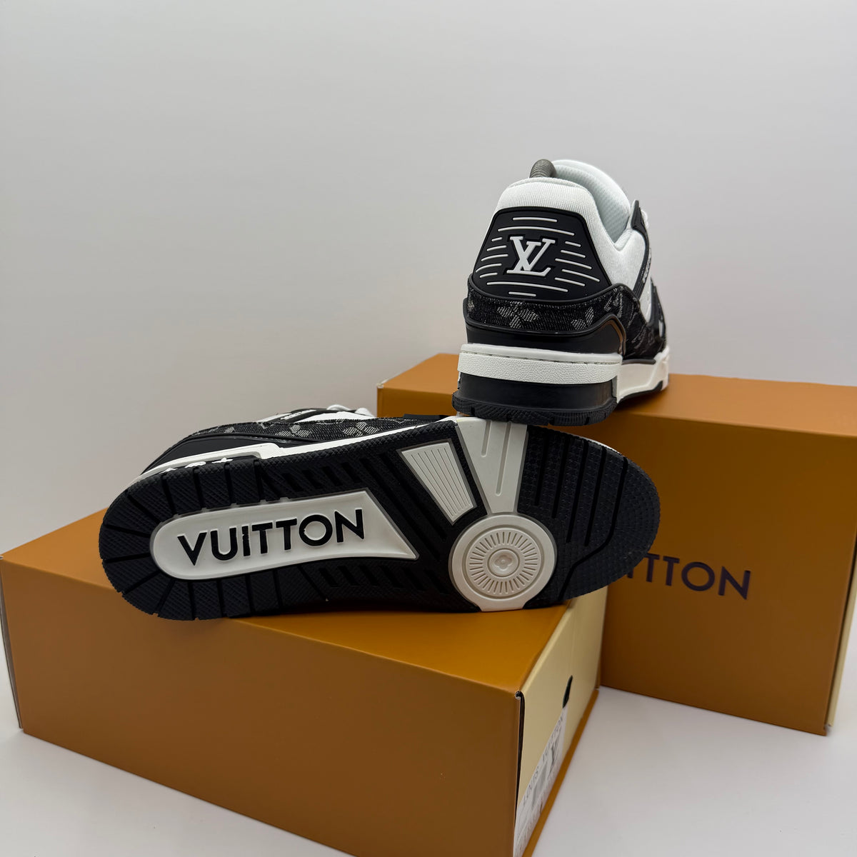 LV TRAINER BLACK/WHITE ⚫️⚪️
