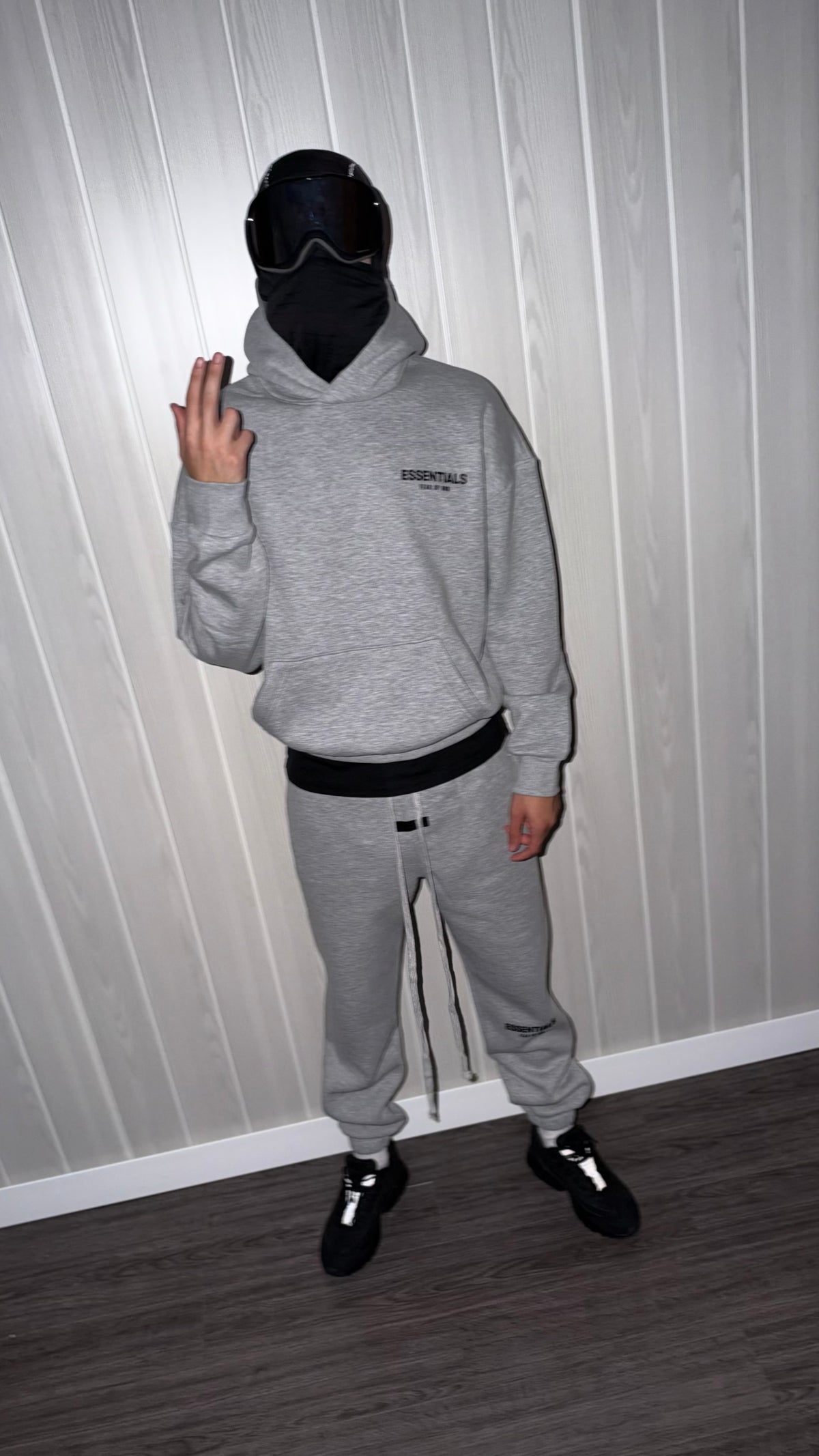 CONJUNTO ESSENTIALS GREY 🪙