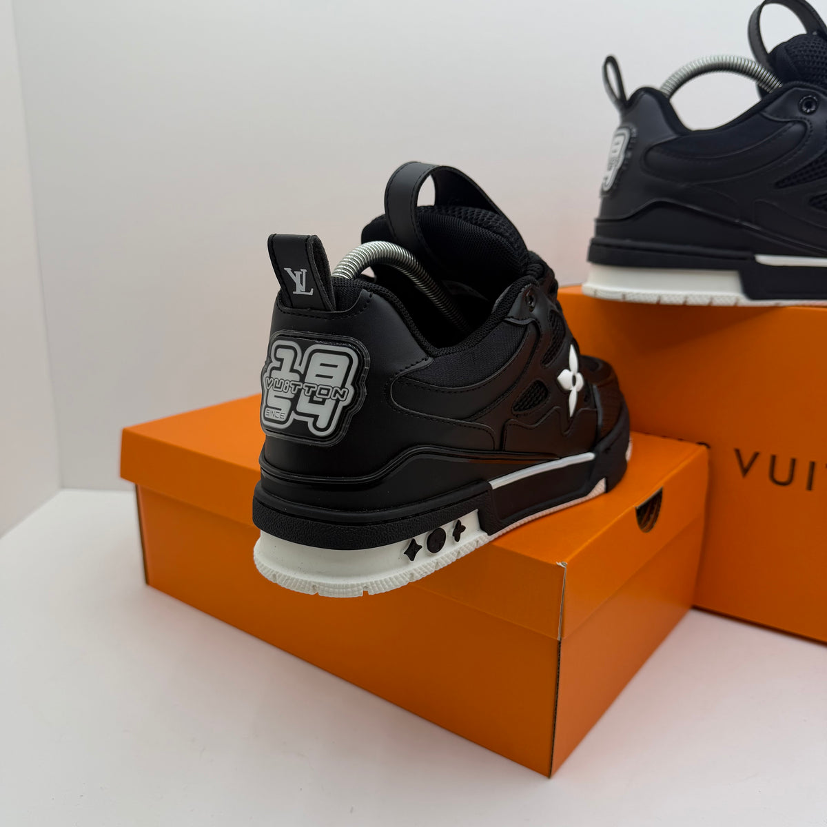 LV SKATE PRETO ⚫️