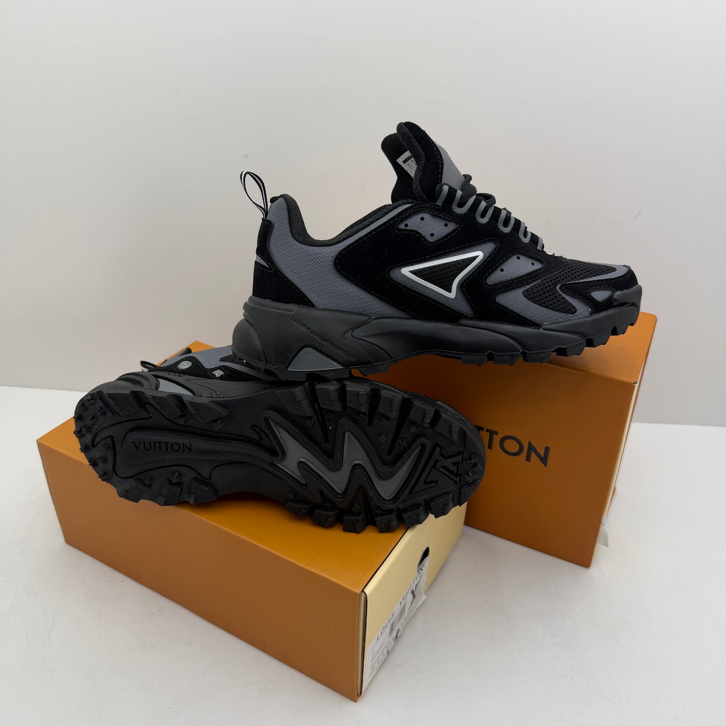 LV TATIC BLACK