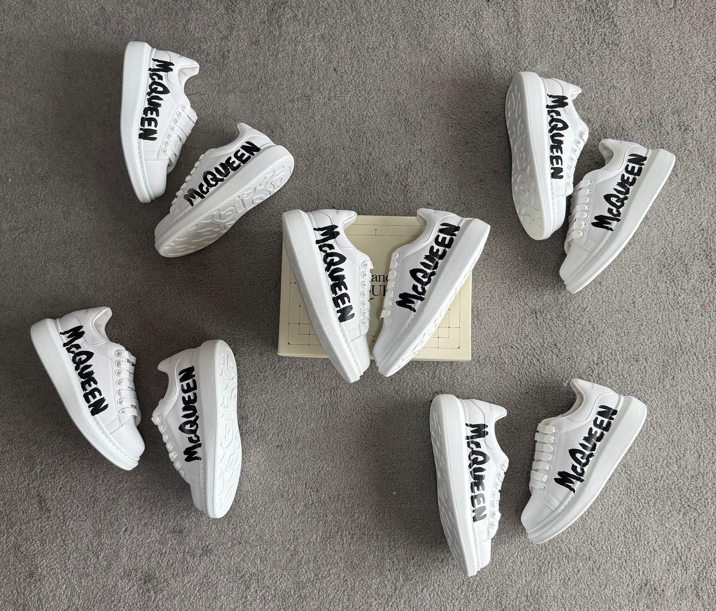 ALEXANDER MCQUEEN ⚫️⚪️