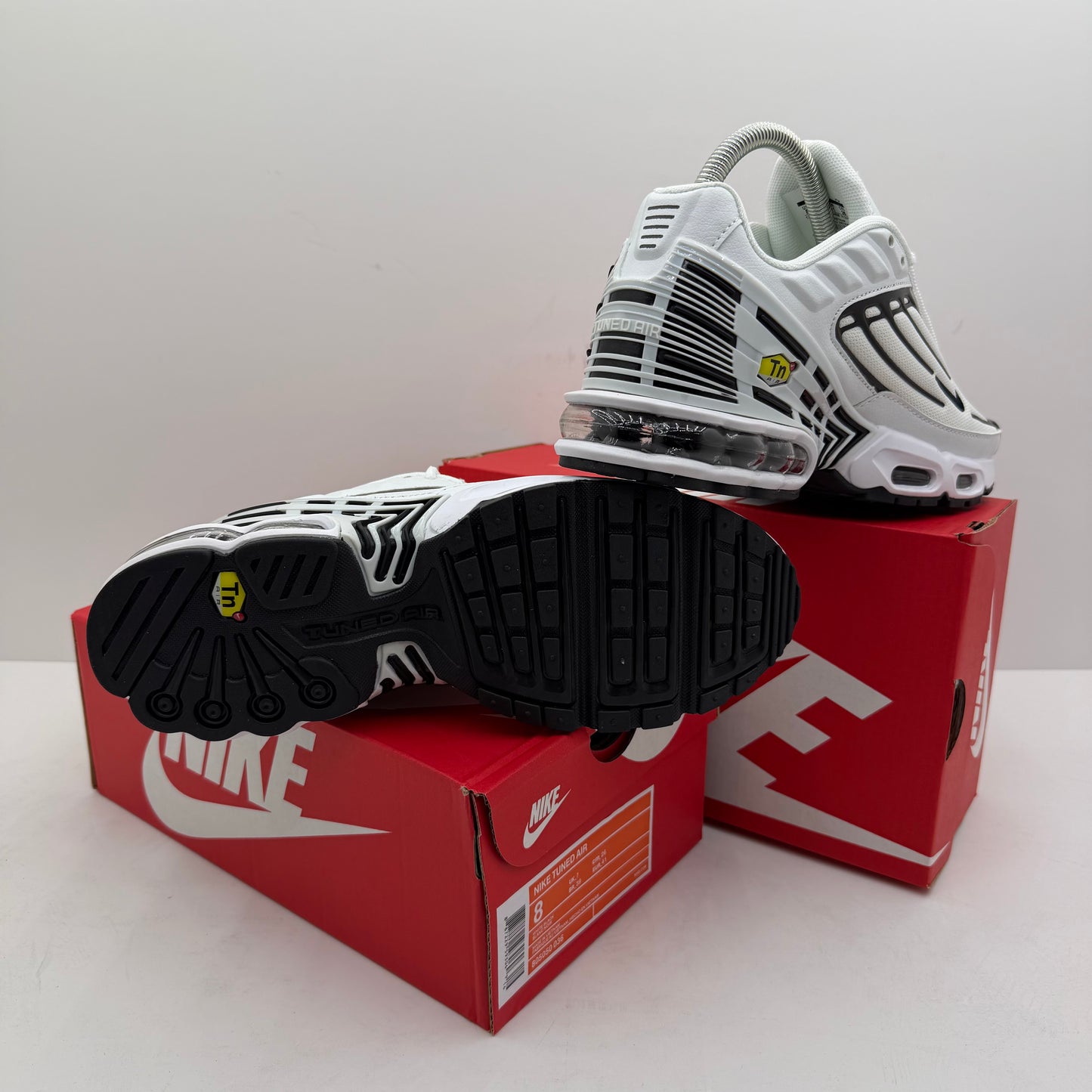 NIKE TUNED BLACK/WHITE