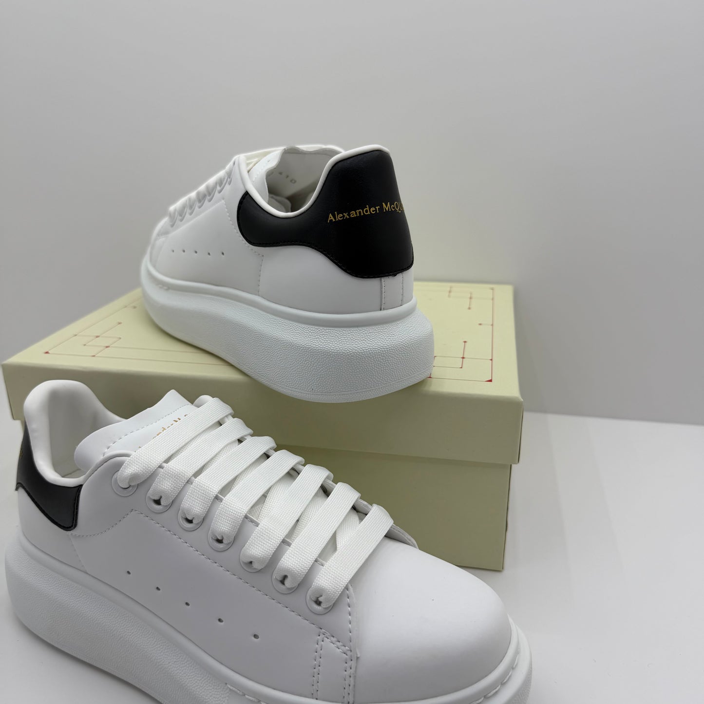 Alexander McQueen White⚪️