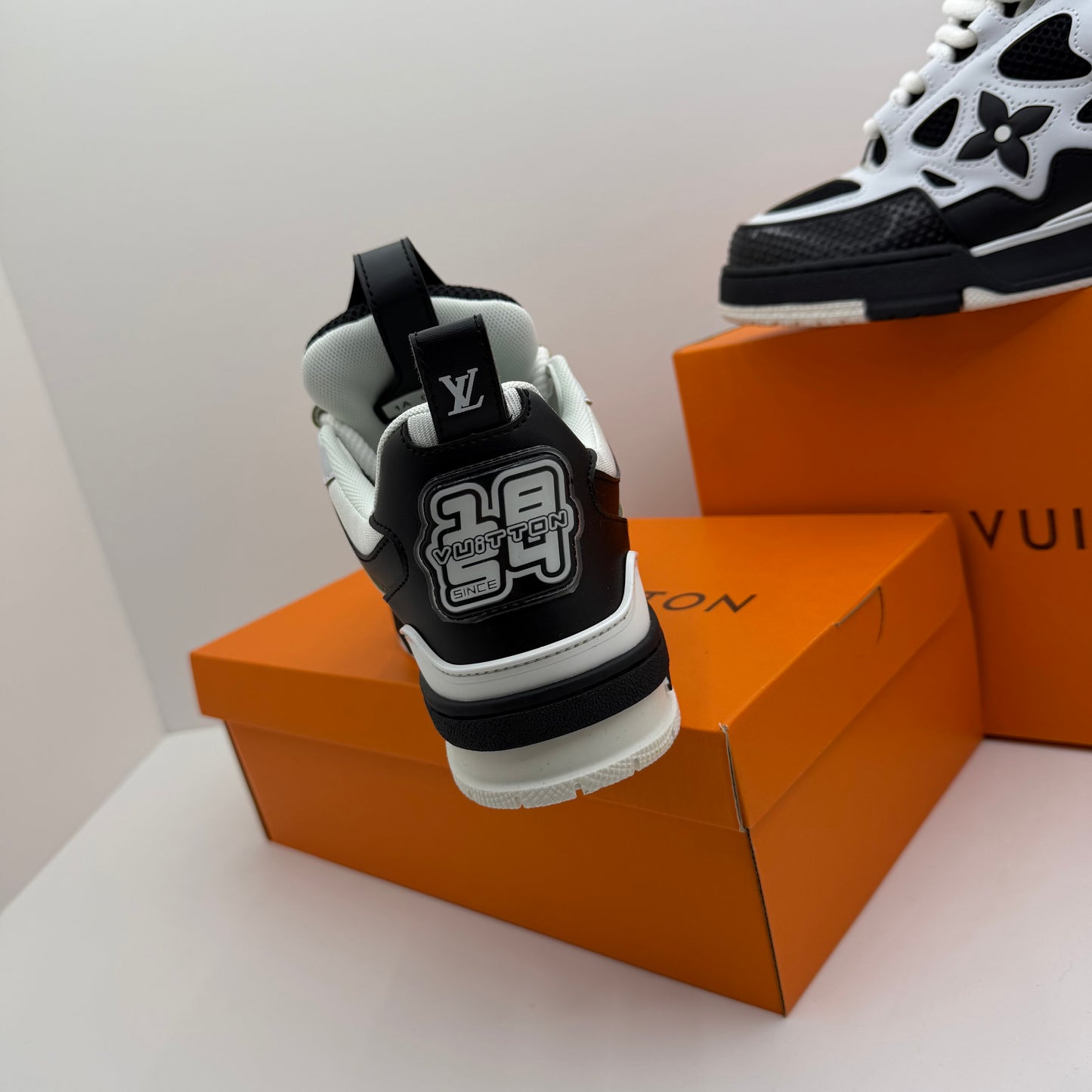 LV SKATE BLACK WHITE