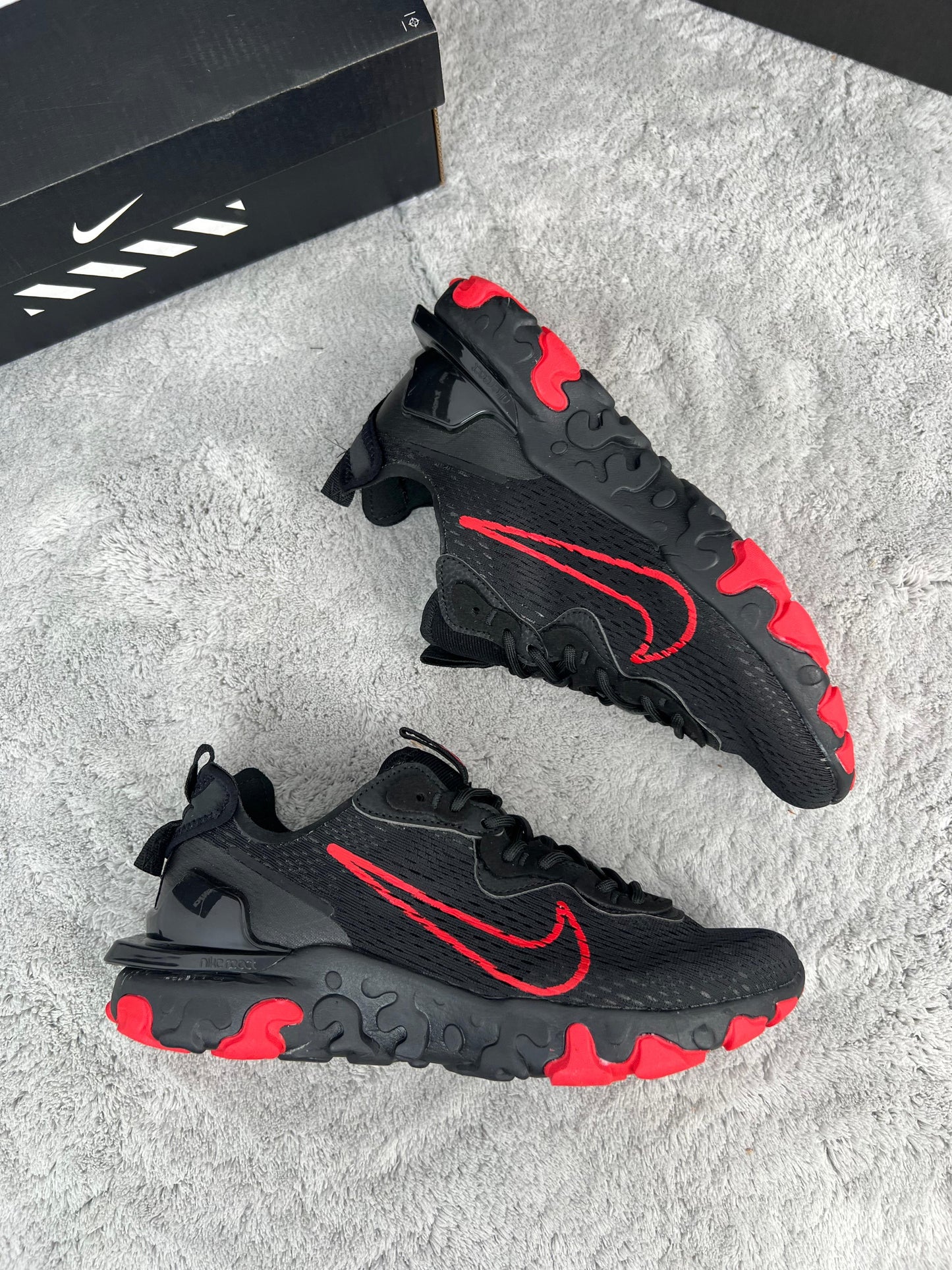 NIKE REACT BLACK/RED⚫️🔴