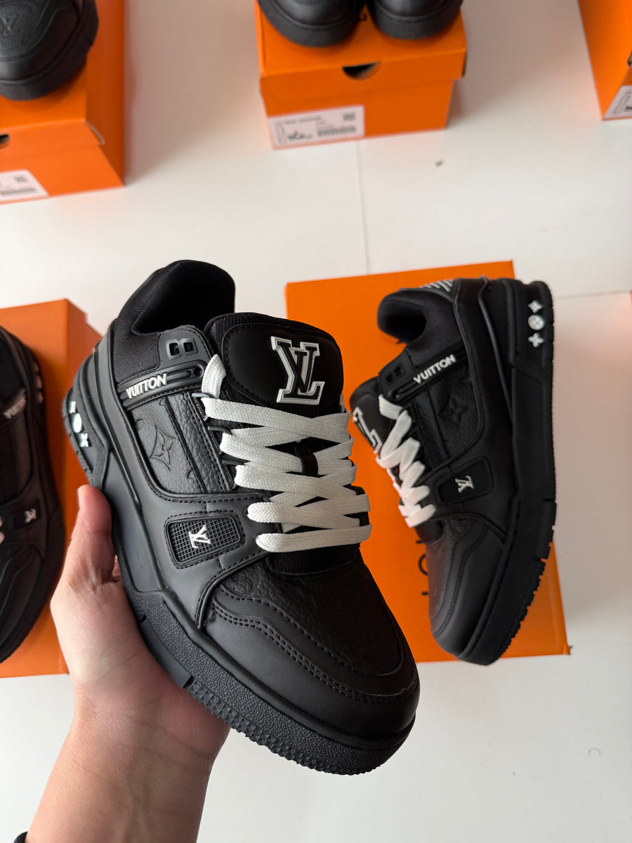 LOUIS VUITTON TRAINER full black white 🖤🤍🖤🤍

La mejor calidad del mercado 

Toop toop la calidad del producto

*MAXIMOS DETALLES, con maximos acabados igual que la original* 💯💯💯💯💯