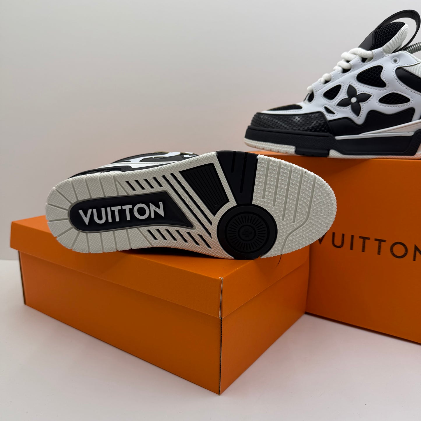LV SKATE BLACK WHITE