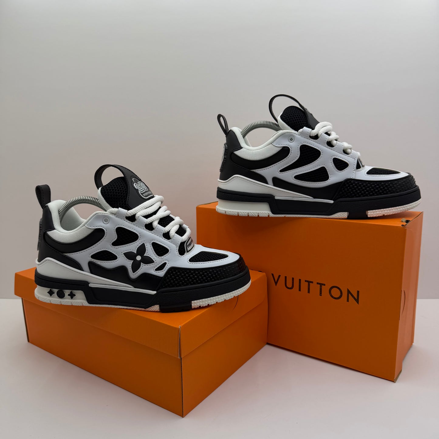 LV SKATE BLACK WHITE
