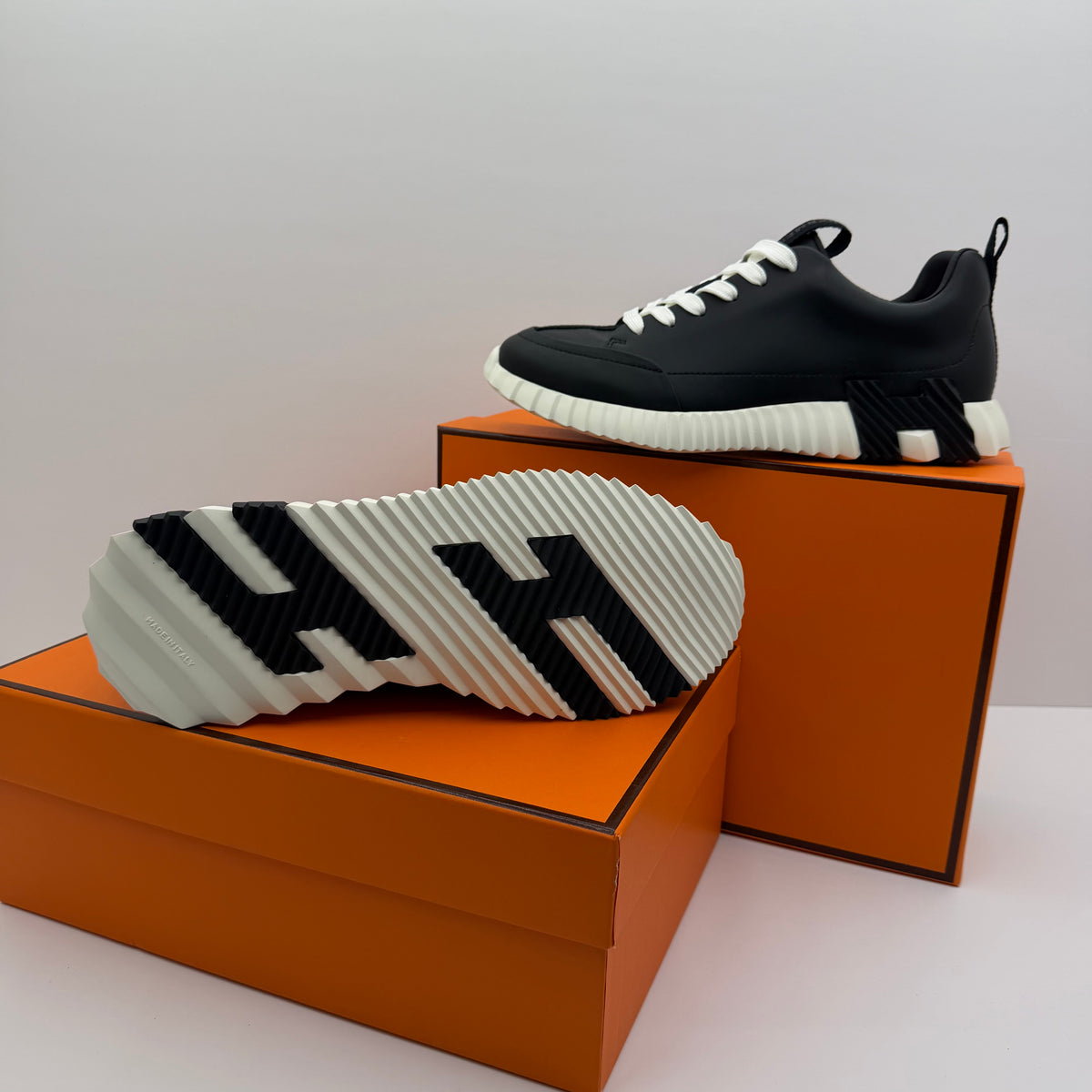 SNEAKER HERMES PRETO/BRANCO | MÁXIMA QUALIDADE 2026 ⚫️⚪️