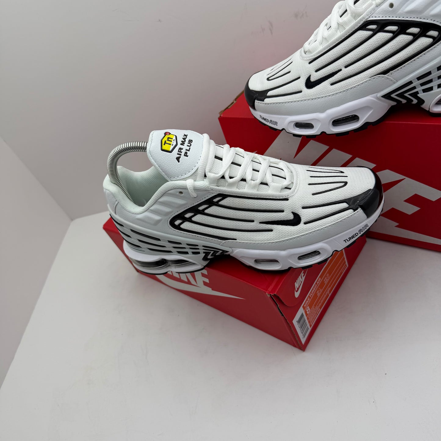 NIKE TUNED BLACK/WHITE