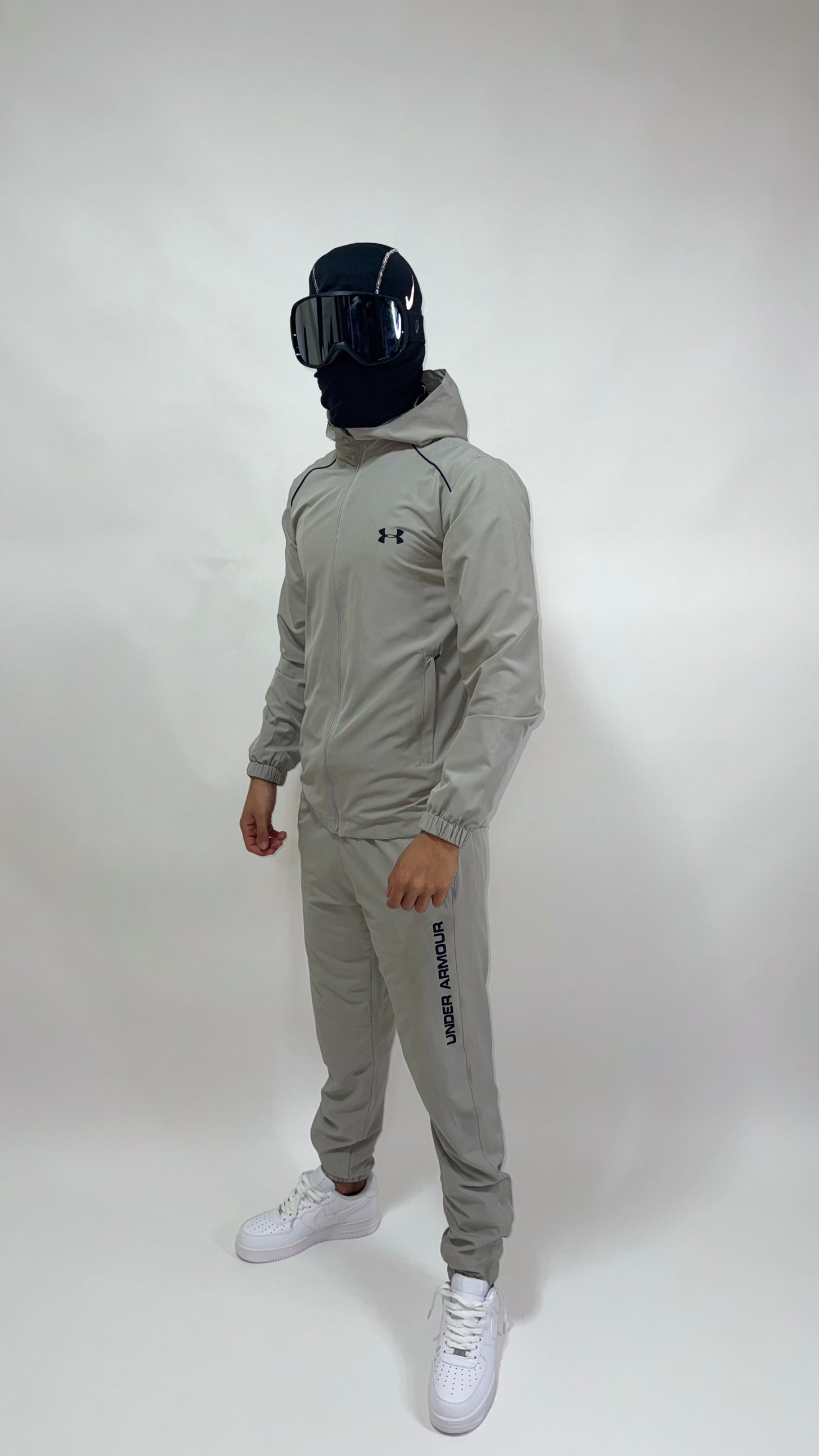 CHANDAL UNDER ARMOUR GREY🌑