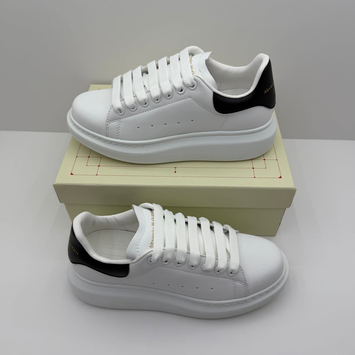 Alexander McQueen White⚪️