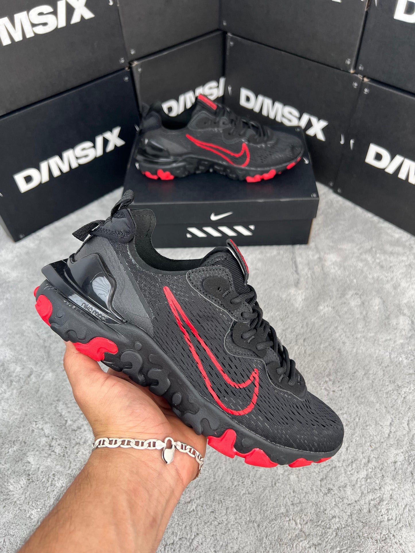 NIKE REACT BLACK/RED⚫️🔴