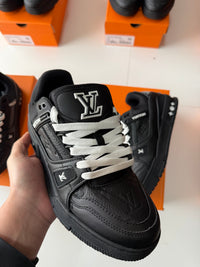 LOUIS VUITTON TRAINER full black white 🖤🤍🖤🤍

La mejor calidad del mercado 

Toop toop la calidad del producto

*MAXIMOS DETALLES, con maximos acabados igual que la original* 💯💯💯💯💯