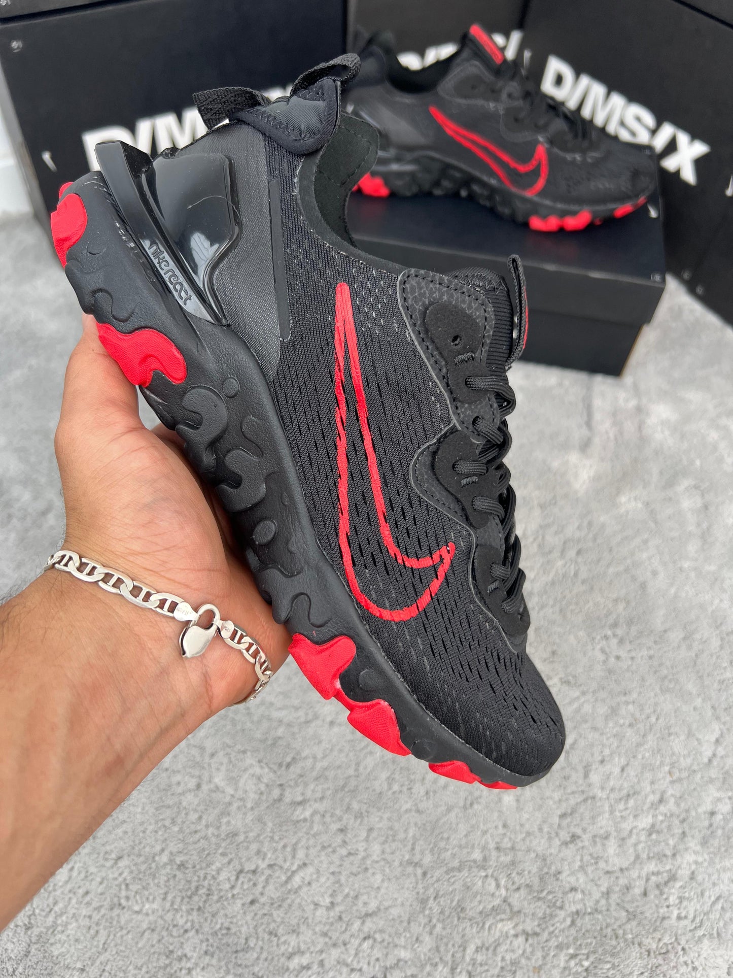 NIKE REACT BLACK/RED⚫️🔴