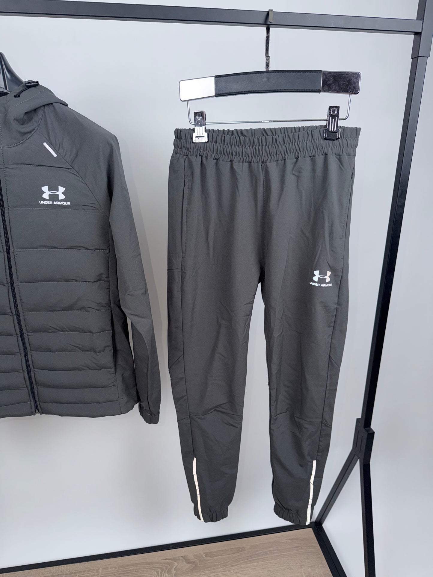 UNDER ARMOUR GREY 😍