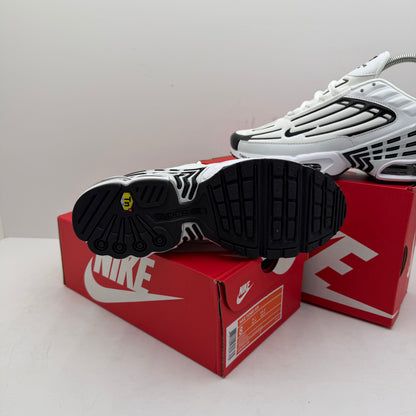 NIKE TUNED BLACK/WHITE