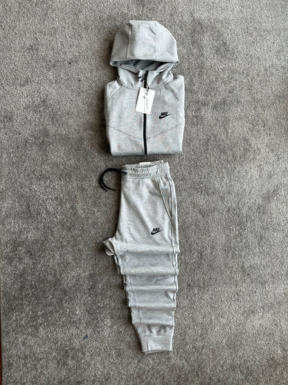 NIKE TECH FLEECE “FULL GREY 2024”🔥🥷🏿‼️