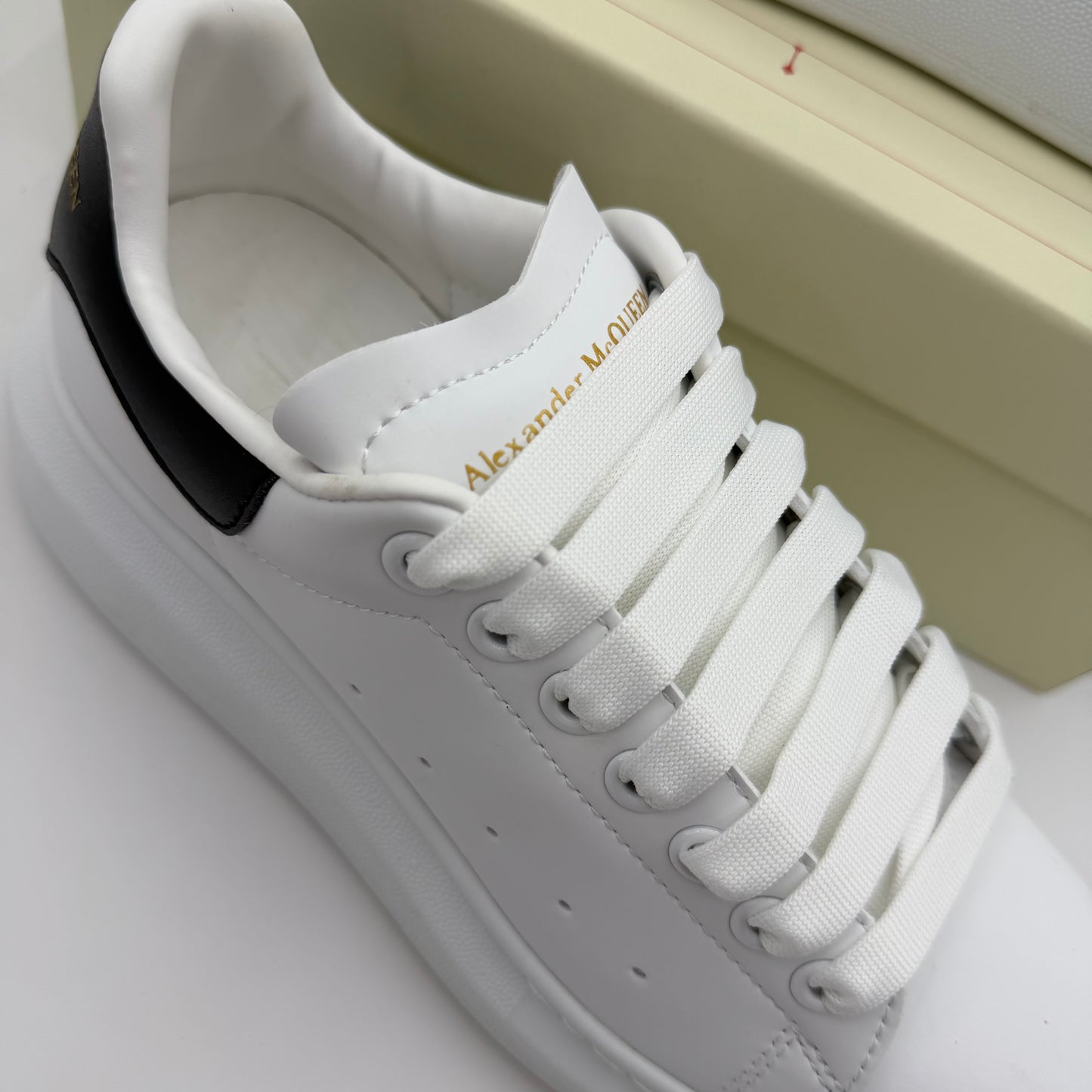 Alexander McQueen White⚪️