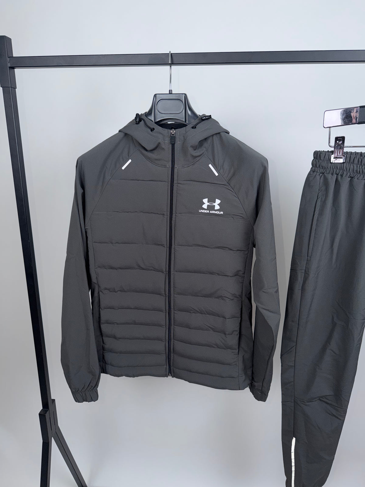 UNDER ARMOUR GREY 😍