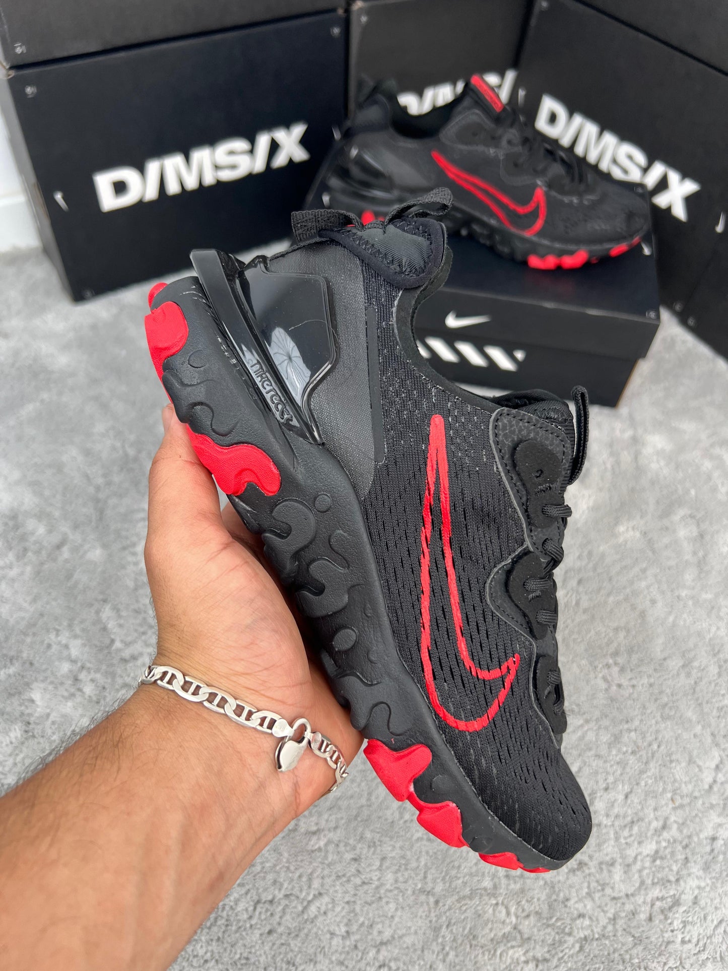 NIKE REACT BLACK/RED⚫️🔴
