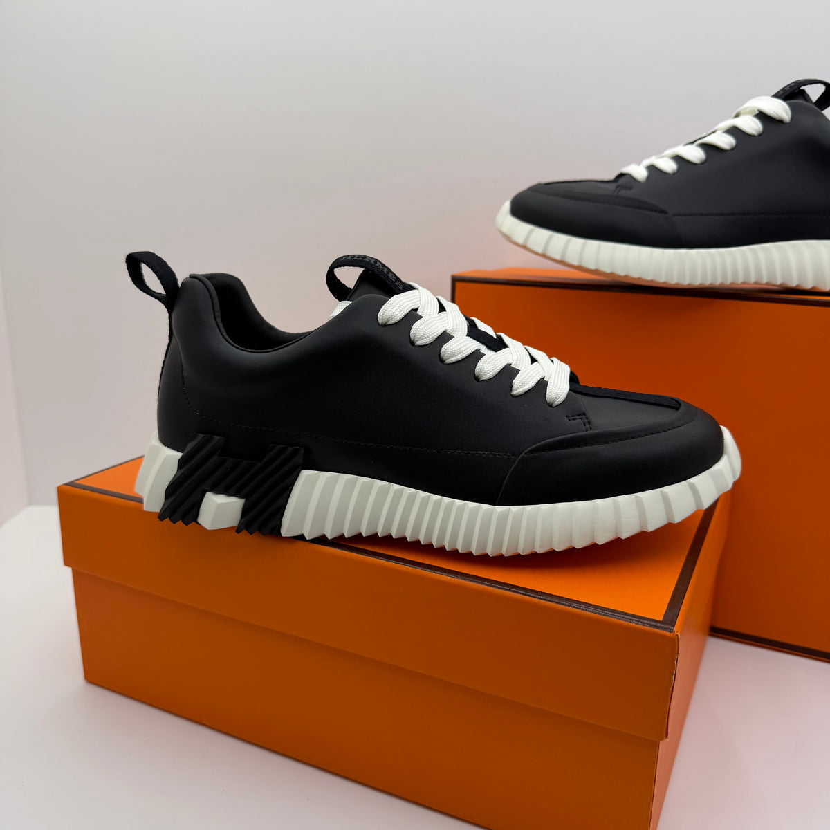 SNEAKER HERMES PRETO/BRANCO | MÁXIMA QUALIDADE 2026 ⚫️⚪️