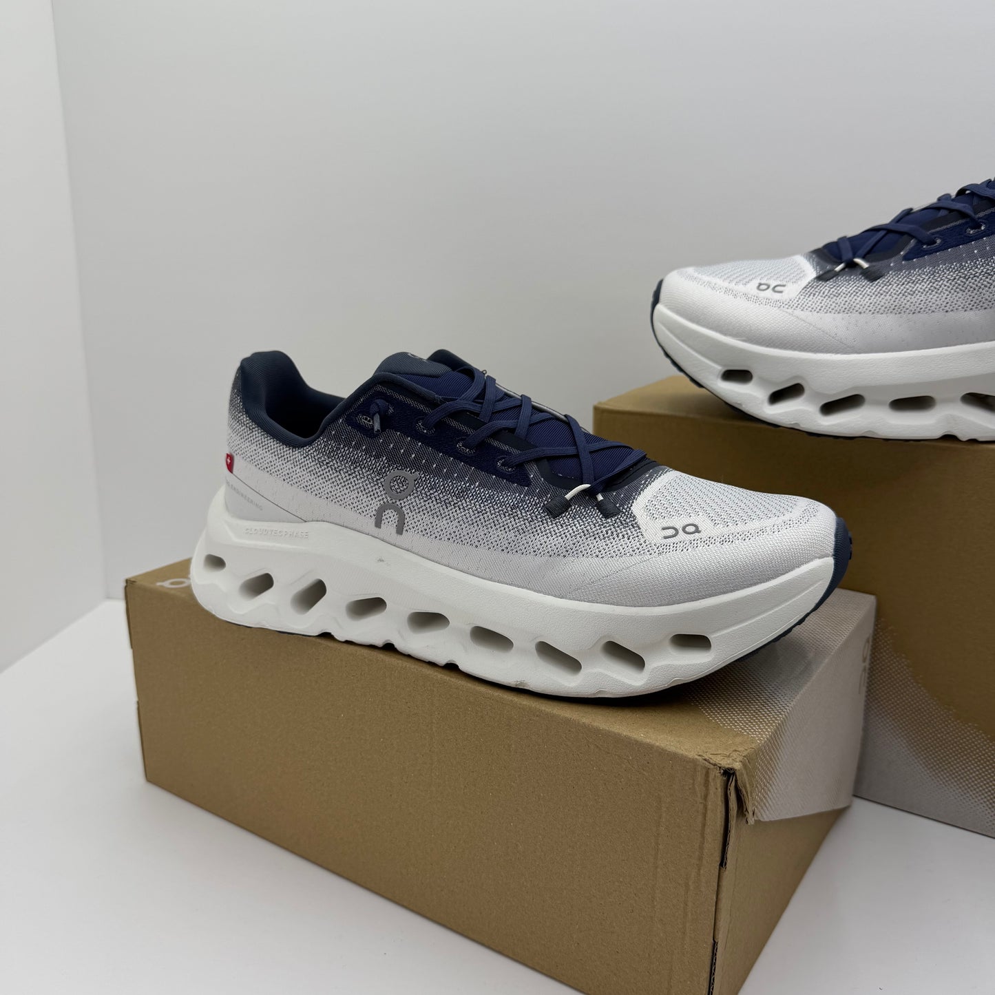 ON CLOUDTILT WHITE/BLUE