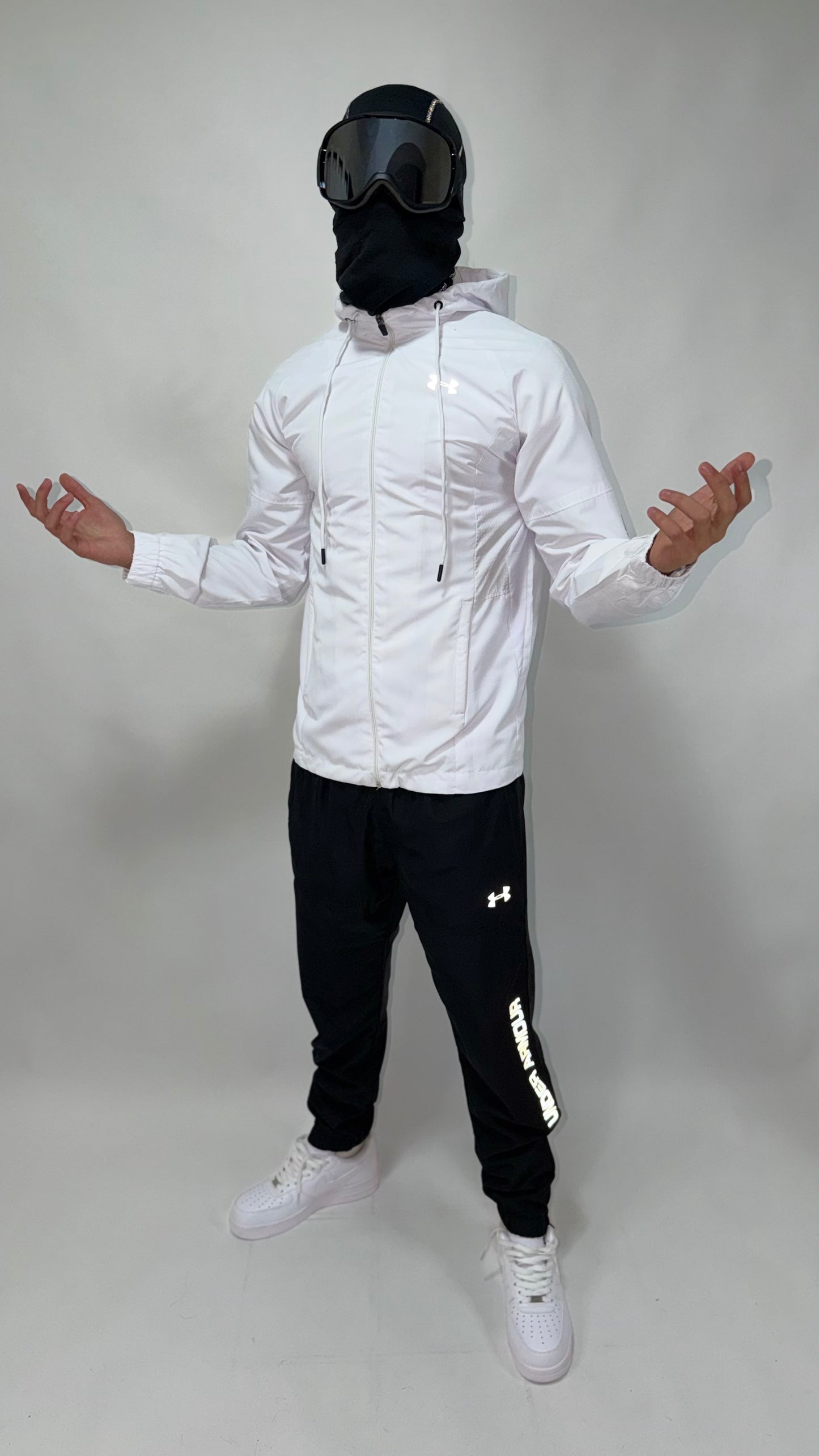 UNDER ARMOUR BLACK/WHITE 2