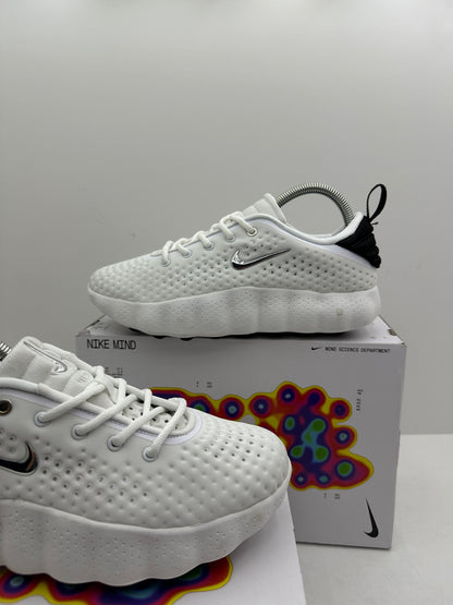 Zapatilla Nike Mind White & Black