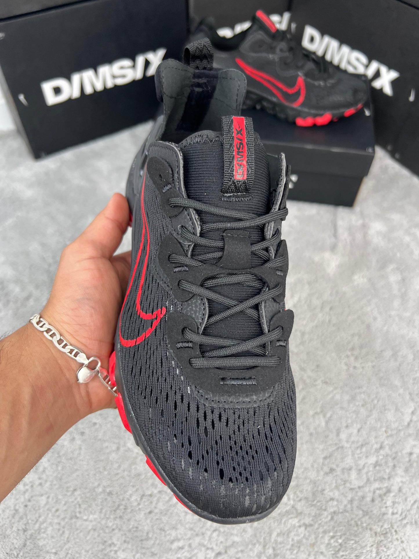 NIKE REACT BLACK/RED⚫️🔴