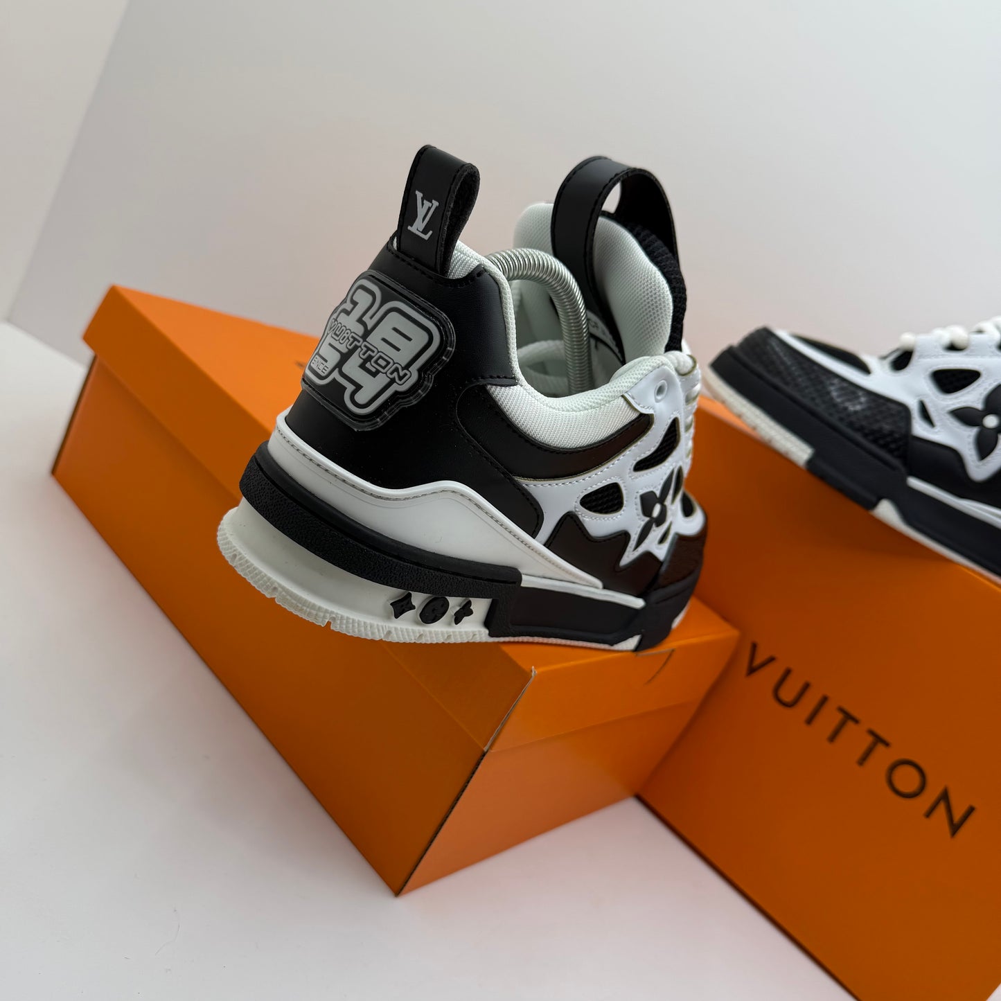 LV SKATE BLACK WHITE