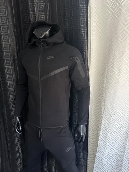 CHÁNDAL NIKE TECH BLACK⚫️