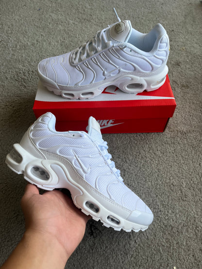 “NIKE TN ALL WHITE⚪️”