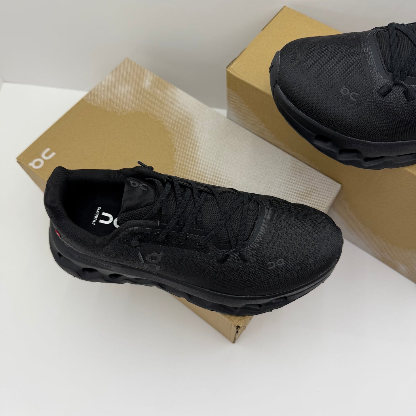 ON CLOUDTILT BLACK ⚫️