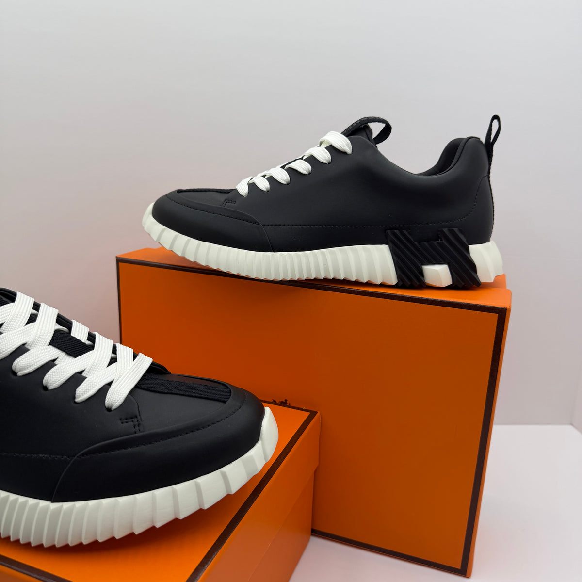SNEAKER HERMES PRETO/BRANCO | MÁXIMA QUALIDADE 2026 ⚫️⚪️