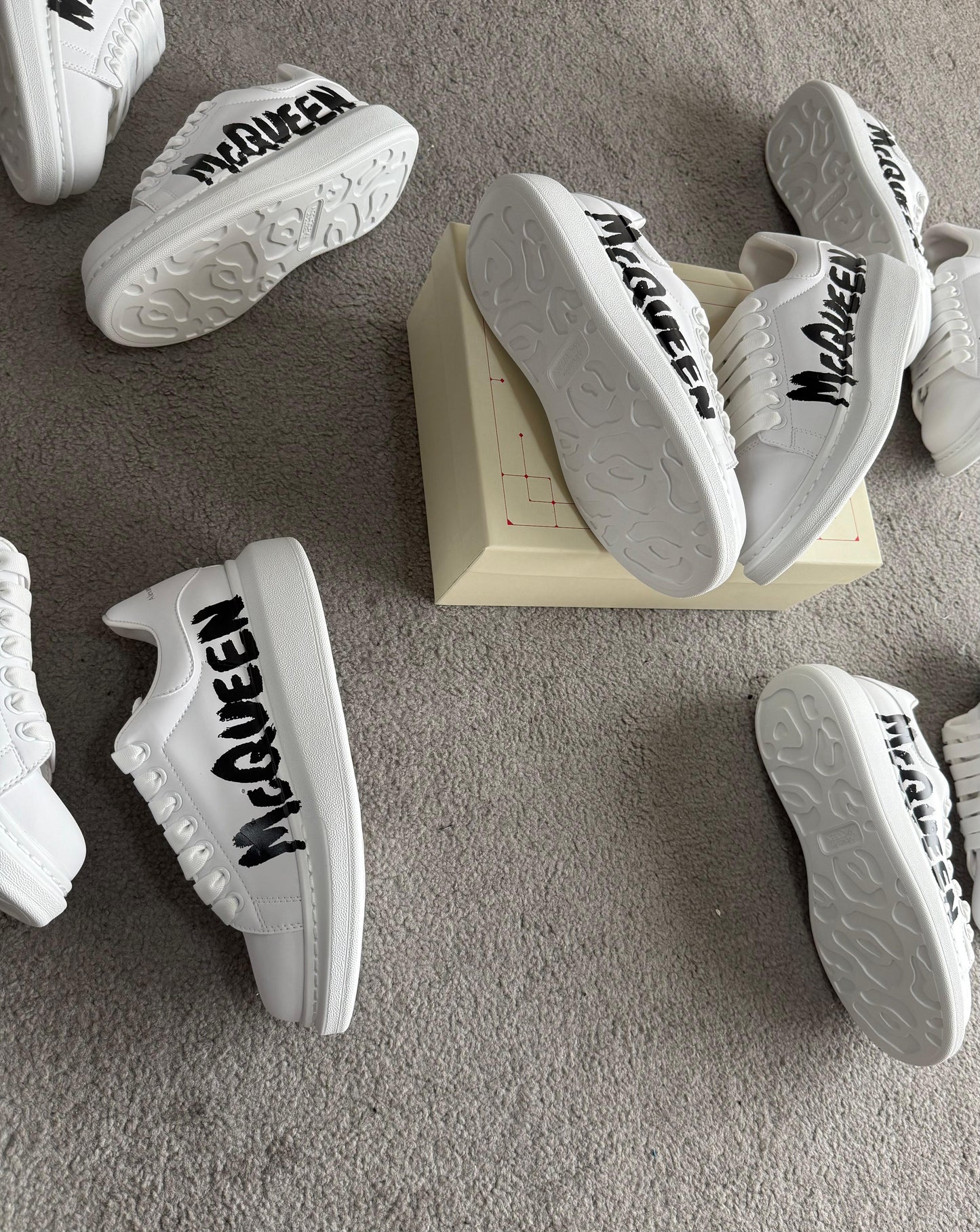 ALEXANDER MCQUEEN ⚫️⚪️