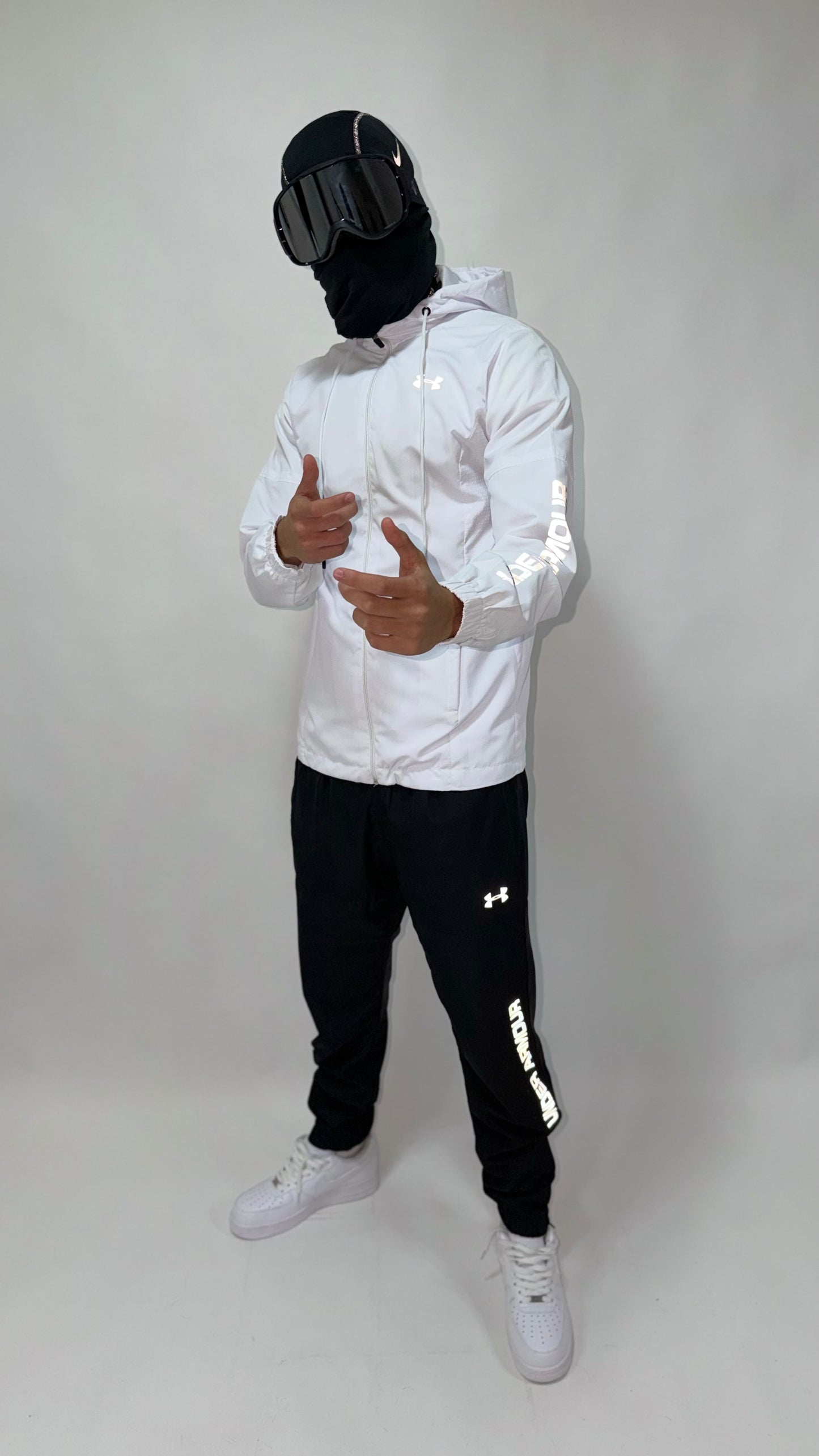 UNDER ARMOUR BLACK/WHITE 2