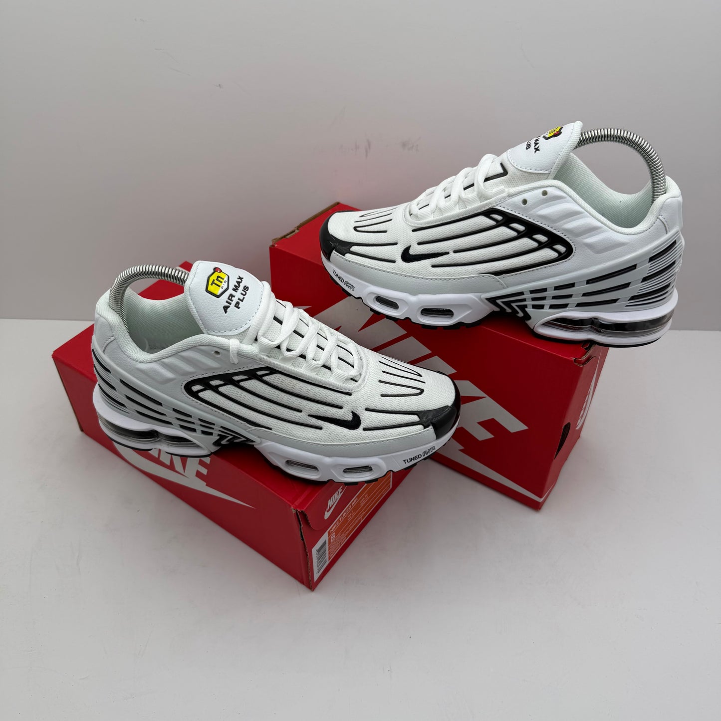 NIKE TUNED BLACK/WHITE