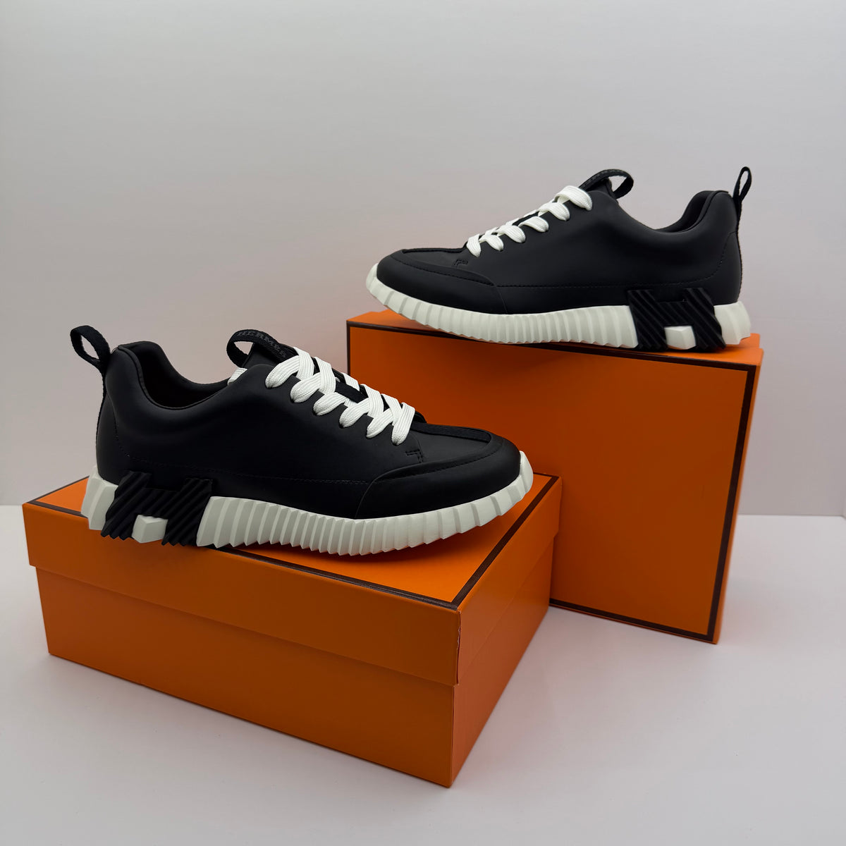 SNEAKER HERMES PRETO/BRANCO | MÁXIMA QUALIDADE 2026 ⚫️⚪️