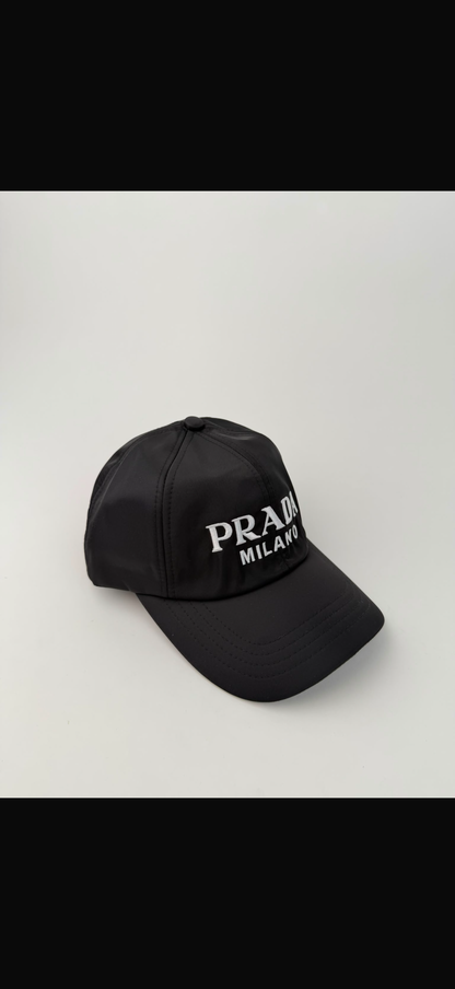 🔥 GORRA PRADA MILANO BLACK ✅ CALIDAD PREMIUM ‼️ UNIDADES LIMITADAS