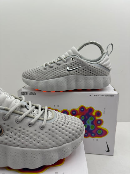 Zapatilla Nike Mind Grey